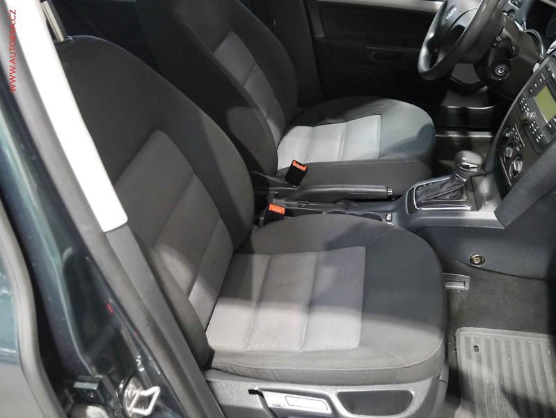 Škoda Octavia (2006) 1.6i, ČR, Ambiente - fotka 12 z 17