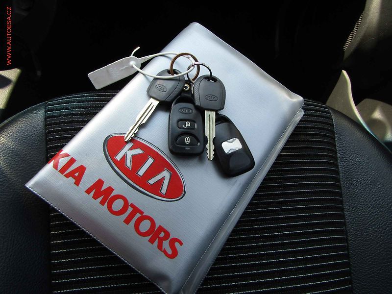 Kia Sportage (2005) 2.0i 4WD, AC, park.asist - fotka 14 z 14