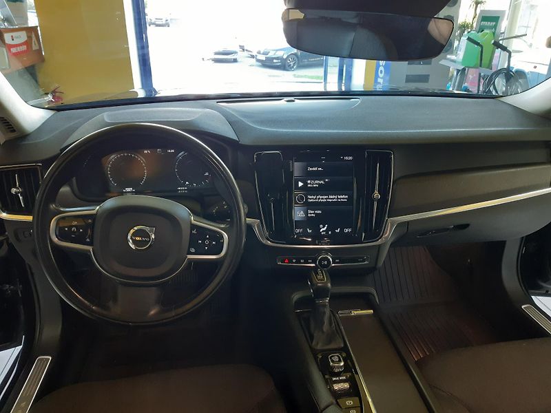 Volvo V90 2,0 d CROSSCOUNTRY 4x4 - fotka 9 z 22