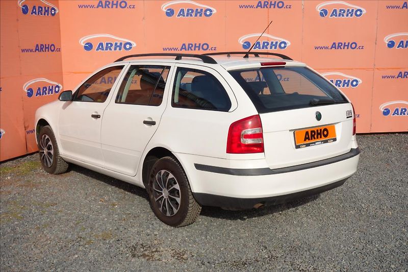 Škoda Octavia 1,6 i 75KW, ČR, SERVIS. KN. - fotka 5 z 35