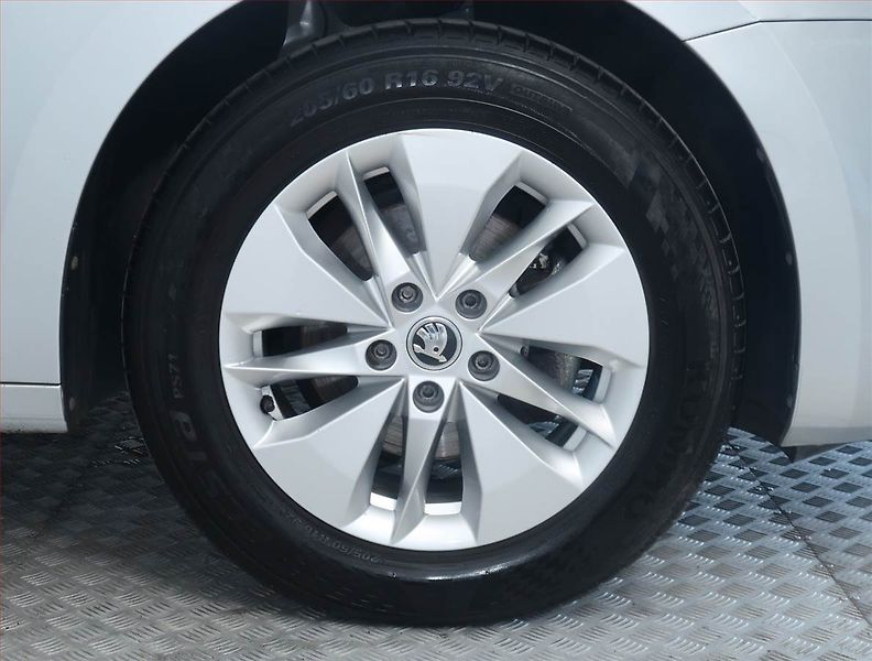 Škoda Octavia (2021) Ambition Plus 1.5 TSI - fotka 14 z 17