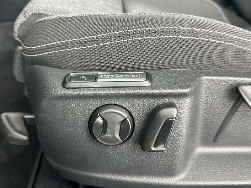 Volkswagen Passat (2023) Business 2.0 TSI 140kW DSG - fotka 26 z 29