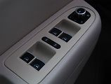 Volkswagen Sharan (2012) Highline 2.0 TDI BMT, Automat - náhled 16