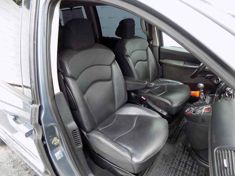 Peugeot 807 (2009) 2.0HDi/7.Míst/NAVI/LED/ - fotka 18 z 36