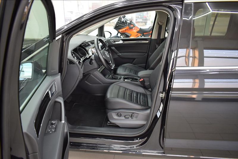 Volkswagen Touran 2,0 TDi, 7-míst,DSG,NAVI,KŮŽE, - fotka 10 z 41