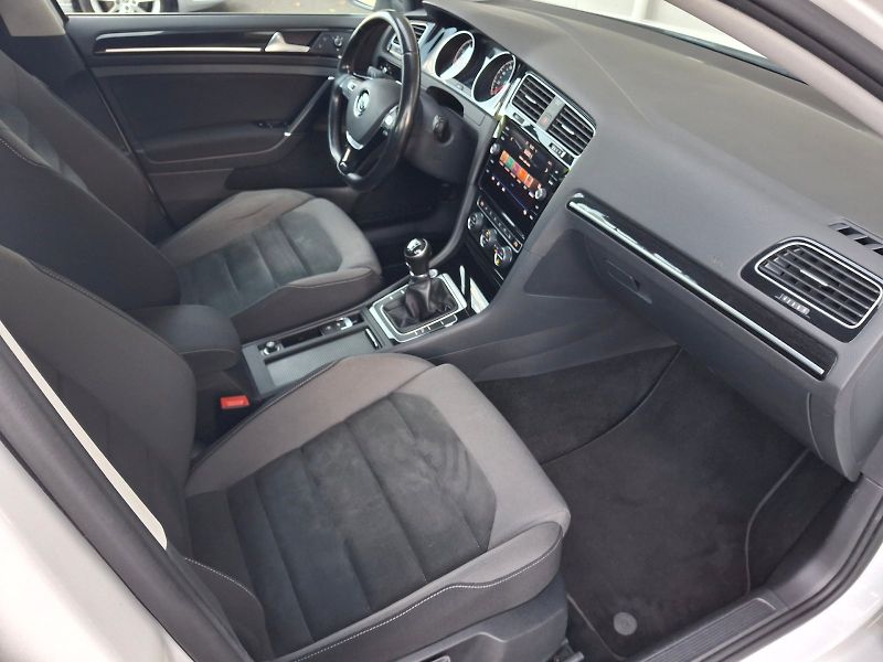 Volkswagen Golf (2020) Variant HighLine 1,5TSi 110kW - fotka 13 z 35
