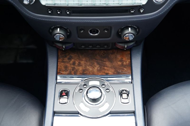 Rolls-Royce Ghost 6.75i V12  570 PS - fotka 37 z 45