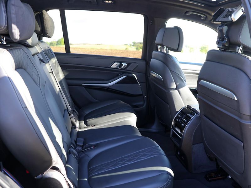 BMW X7 3,0 40d 250kW Xdrive M-Paket D - fotka 18 z 49