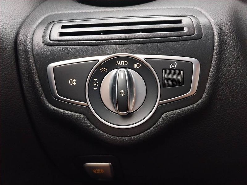 Mercedes-Benz Třídy C (2017) C 180, Automat, Kůže, Navi - fotka 19 z 23