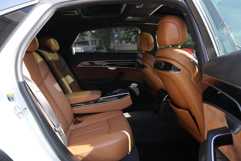 Audi A8 - fotka 53 z 68