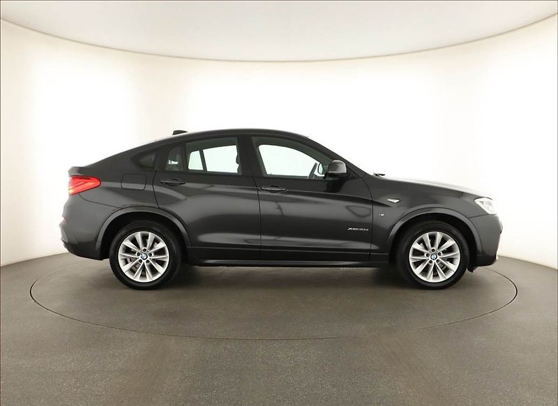 BMW X4 (2018) xDrive30d - fotka 6 z 22