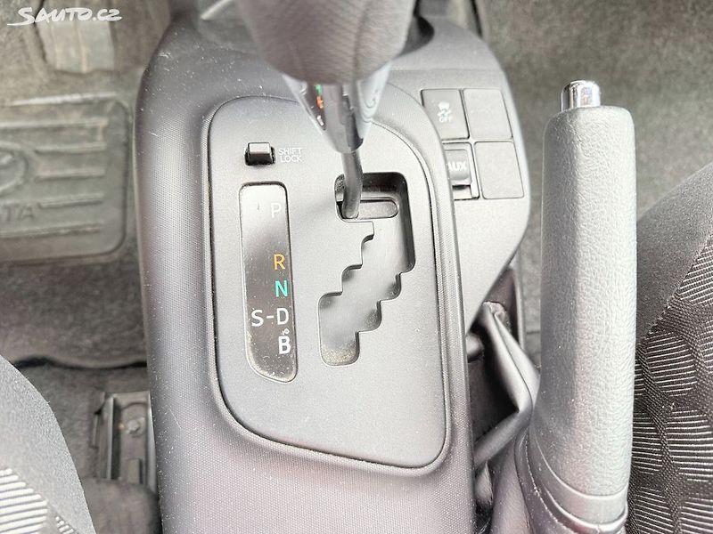 Toyota iQ 1.0 automat - fotka 17 z 22