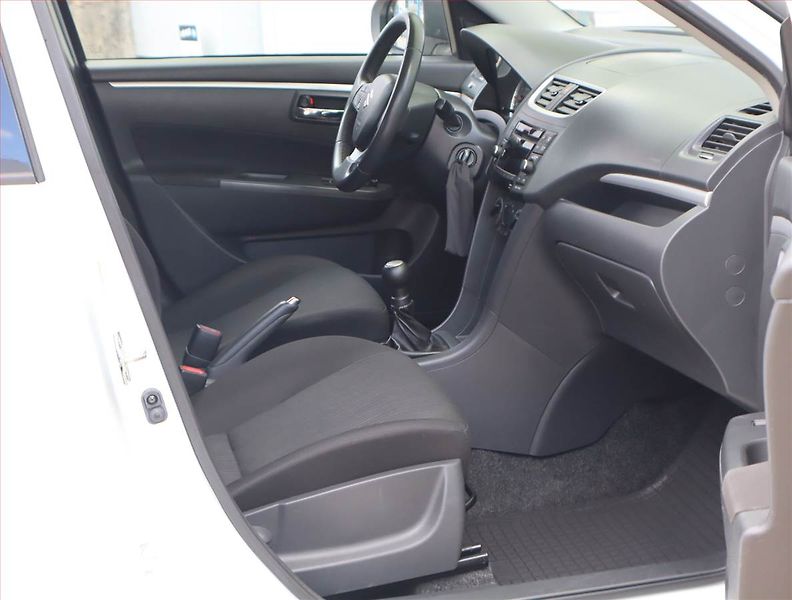 Suzuki Swift (2012) 1.2, Serv.kniha - fotka 9 z 14