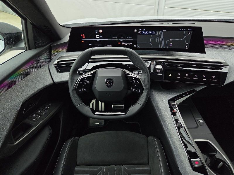 Peugeot 5008 (2025) 5008 GT Hybrid 145 e-DCS6 - fotka 12 z 16