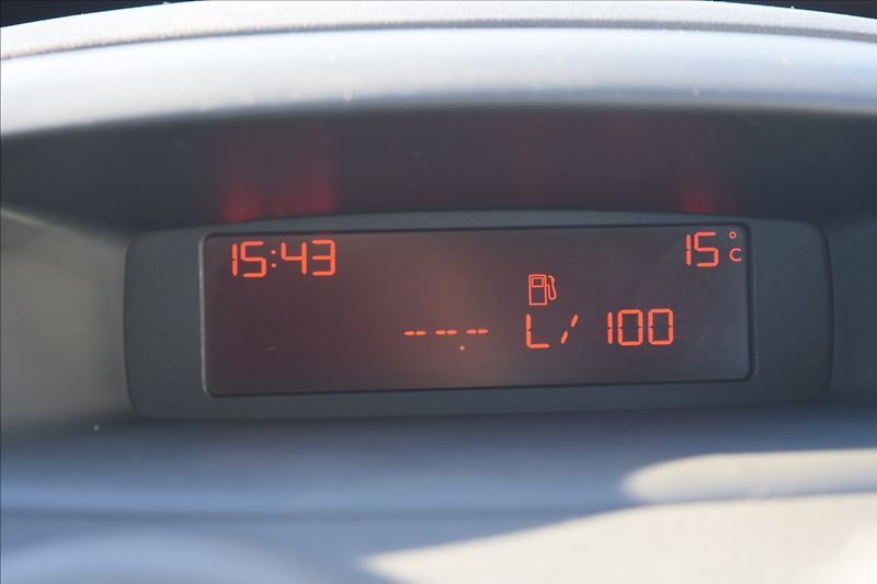 Citroën C3 1,4 i 65KW NÍZKÉ KM KLIMA ALU - fotka 33 z 39