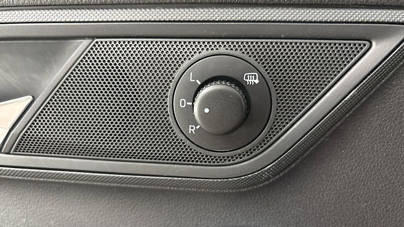 Škoda Fabia 1.0 TSI Black Combi - fotka 22 z 24