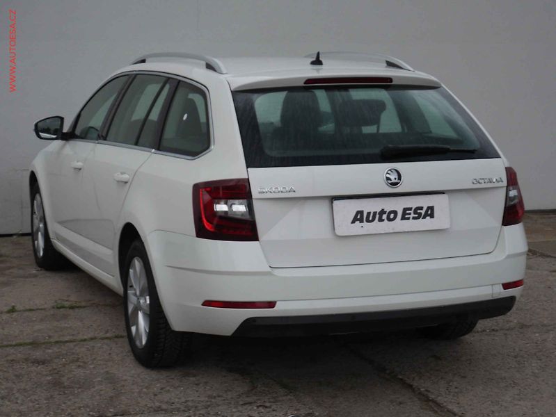 Škoda Octavia (2019) 1.6 TDi, ČR, Style, LED - fotka 4 z 24