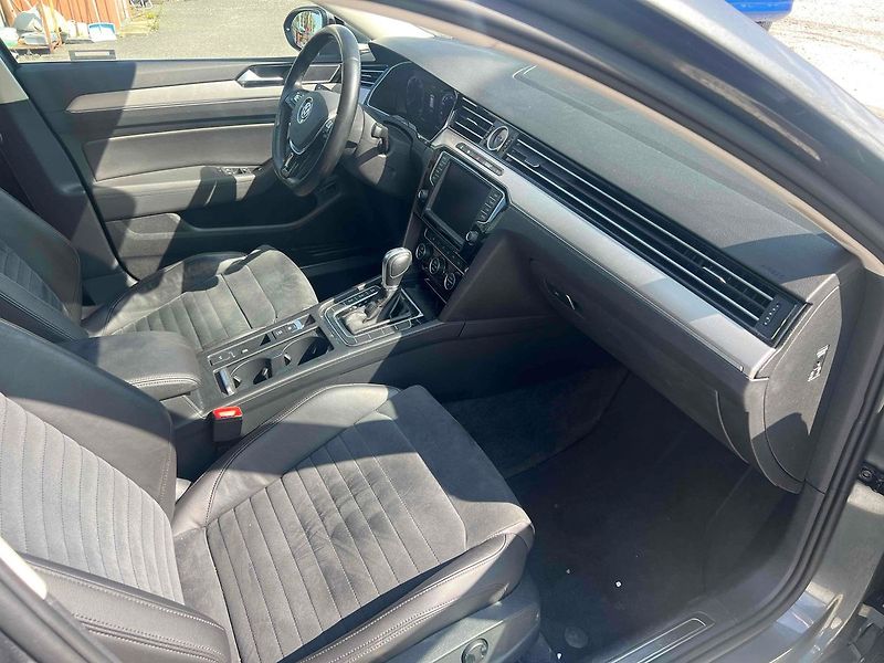 Volkswagen Passat 2.0 BiTDI 176kW 4MOT DSG Highl - fotka 9 z 16