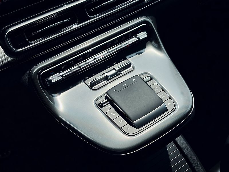 Mercedes-Benz Třídy V (2026) 300d EXCLUSIVE AMG 4M L - fotka 25 z 35
