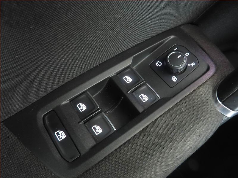 Volkswagen Touran (2016) Highline 2.0 TDI, Navi - fotka 16 z 16