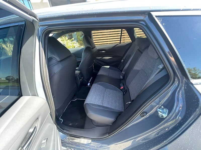 Toyota Corolla 1.8 Hybrid 140K Style - fotka 24 z 29