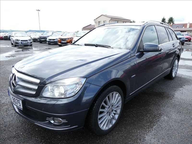 Mercedes-Benz Třídy C 3,0 350D V6 170kW 2x kola, AUT - fotka 3 z 29