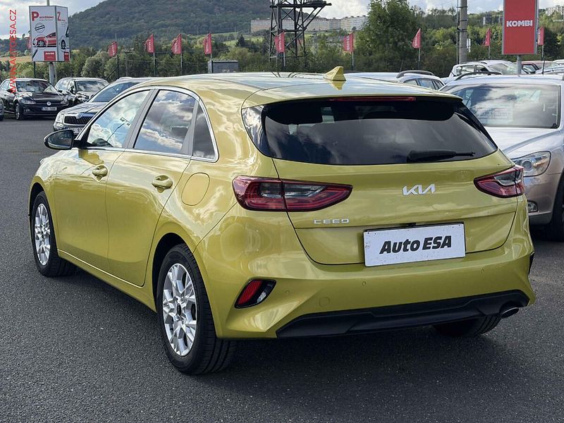 Kia Ceed (2022) 1.5 T-GDi, 1.maj,ČR - fotka 6 z 17