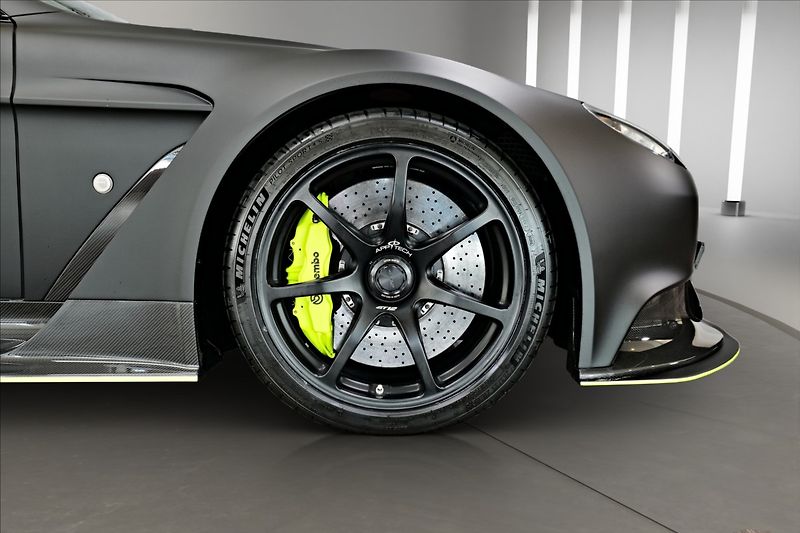 Aston Martin V12 Vantage GT12 - fotka 4 z 22