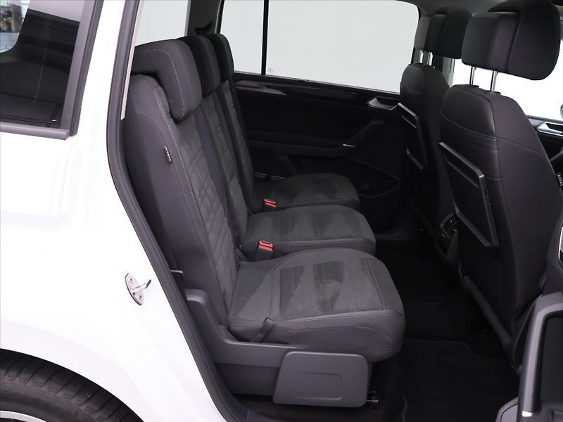 Volkswagen Touran 2,0 TDI DSG R-Line 1.Maj DPH - fotka 14 z 34