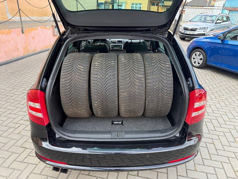 Škoda Octavia (2008) 2.0 TDI RS DSG ! CR ! - fotka 13 z 20