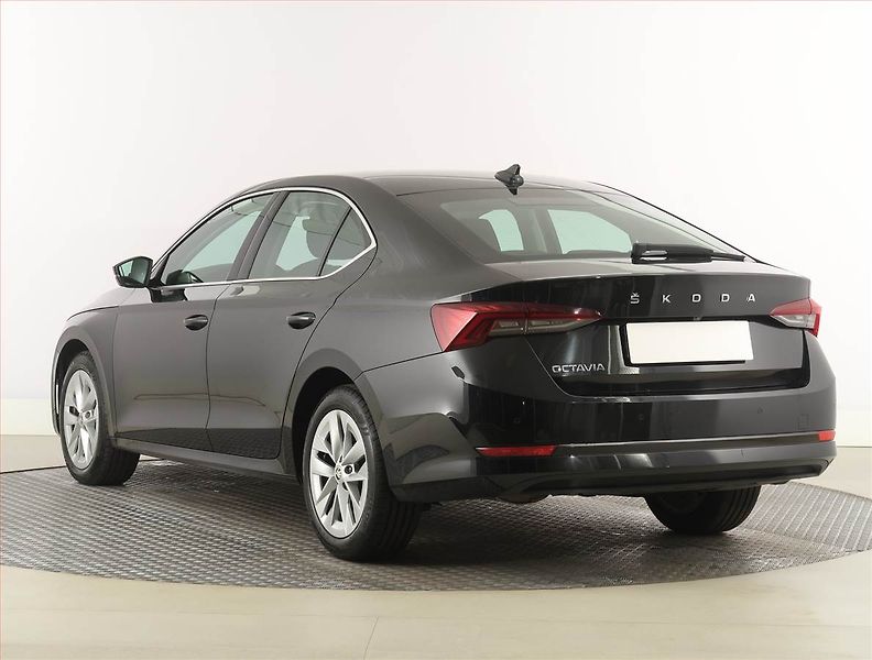 Škoda Octavia (2022) 2.0 TDI, Automat, ČR,1.maj - fotka 4 z 28