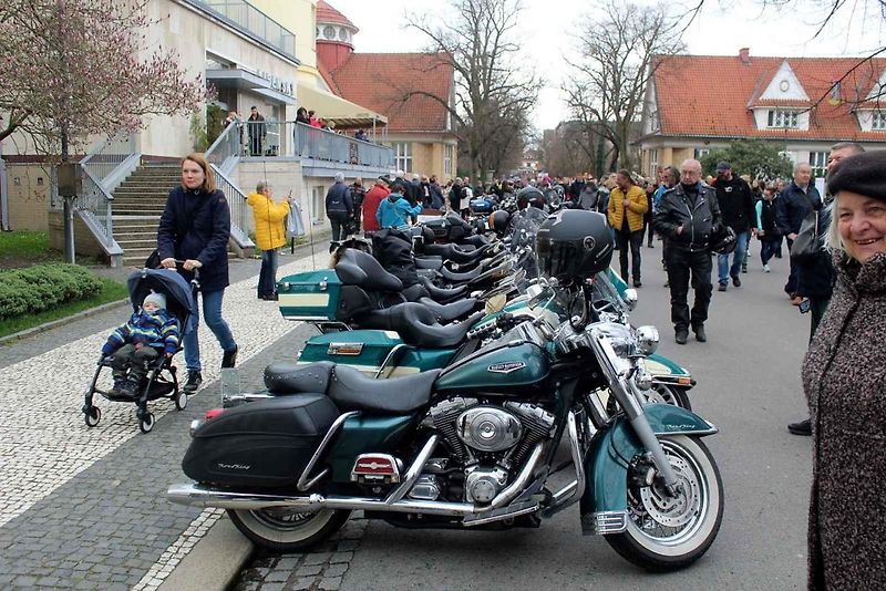 Z příjezdu spanilé jízdy motocyklů do Poděbrad.