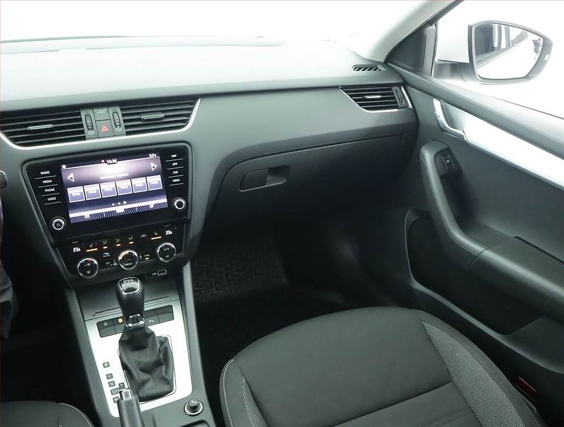 Škoda Octavia (2019) 1.5 TSI, Automat, Navi - fotka 8 z 21