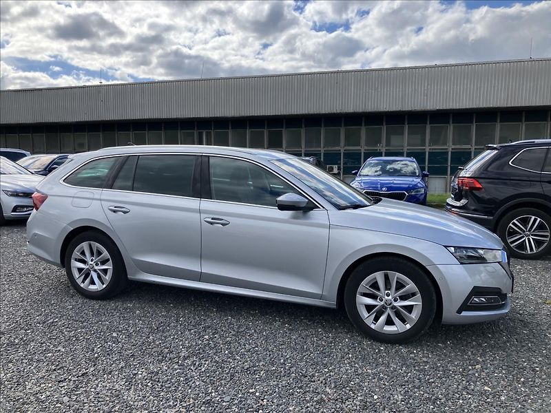 Škoda Octavia 2,0 TAŽNÉ,KŮŽE,MATRIX-BEAM - fotka 8 z 36