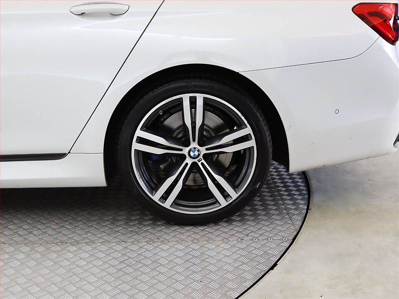 BMW Řada 7 (2017) M Paket 740d xDrive - fotka 12 z 21