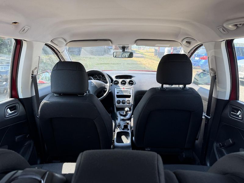 Peugeot 308 1.4i - fotka 11 z 22