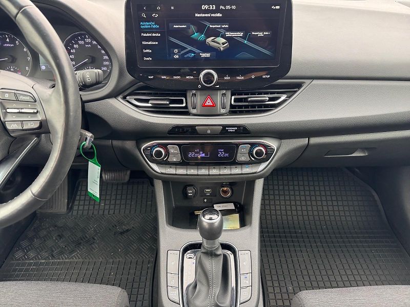 Hyundai i30 (2023) FAMILY SMART 1.5T-GDI 118kW CZ - fotka 10 z 11