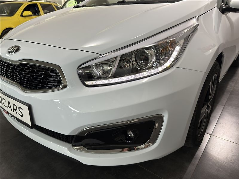 Kia Ceed 1,6   GDI KAMERA VÝHŘEV 61TKM - fotka 28 z 31