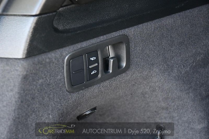Audi Q7 3.0TDi 200kW Q. S-LINE VZDUCH  - fotka 26 z 48