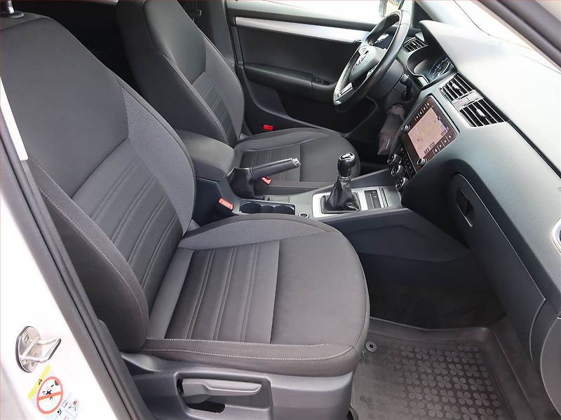 Škoda Octavia (2018) 1.6 TDI, Serv.kniha, Navi - fotka 9 z 16