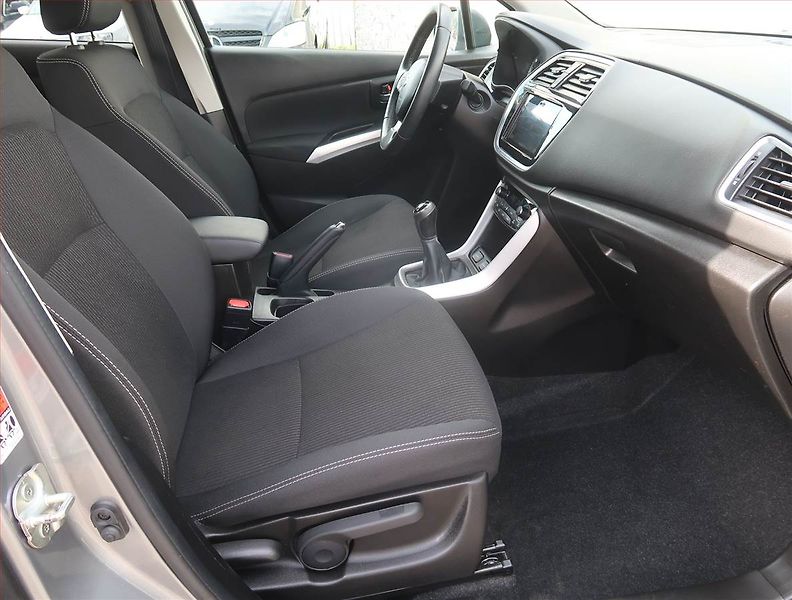 Suzuki SX4 S-Cross (2018) 1.0 BoosterJet, 4X4 - fotka 9 z 22