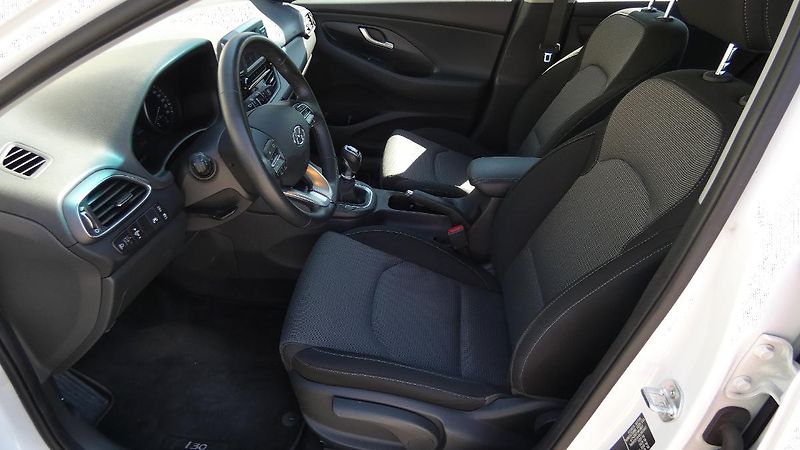 Hyundai i30 Kombi 1.6 CRDi Tricolor - fotka 18 z 22