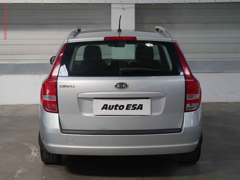 Kia Ceed (2013) 1.4i, ČR, AC, tempo - fotka 5 z 14