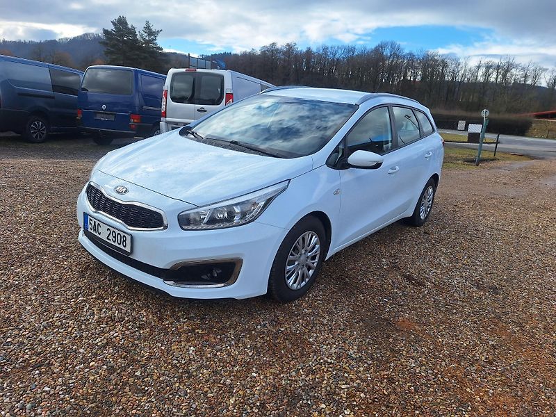Kia Ceed (2015) 1.4 Crdi  - fotka 2 z 21