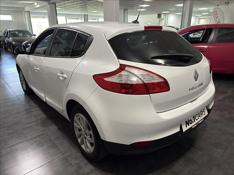 Renault Mégane 1,6   i LIMITED NAVI VÝHŘEV - fotka 4 z 28