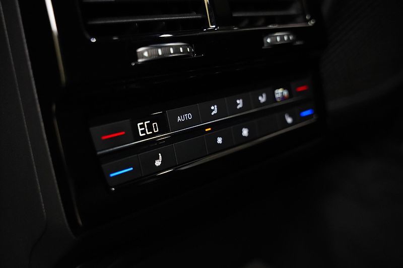 Volkswagen Touareg - fotka 21 z 28
