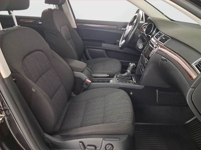 Škoda Superb (2013) Elegance 2.0 TDI, 4X4 - fotka 9 z 16