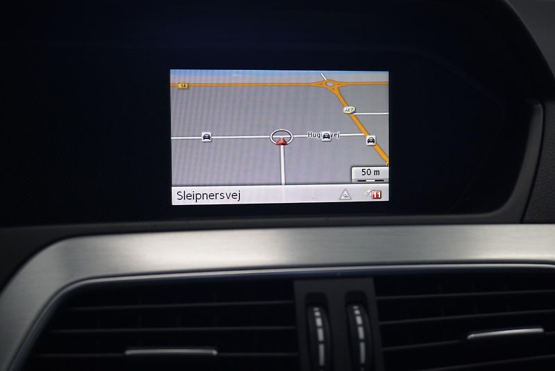 Mercedes-Benz Třídy C (2012) C350 3,5I V6 COUPE AMG-LINE  - fotka 20 z 31