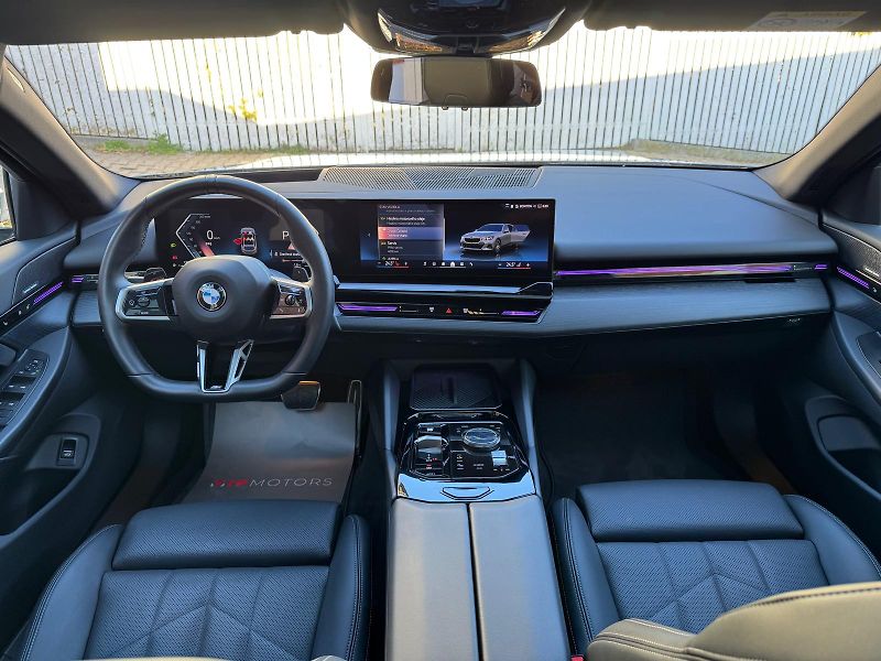 BMW Řada 5 540xD-M PRO-R20-PANO-H&K - fotka 15 z 35