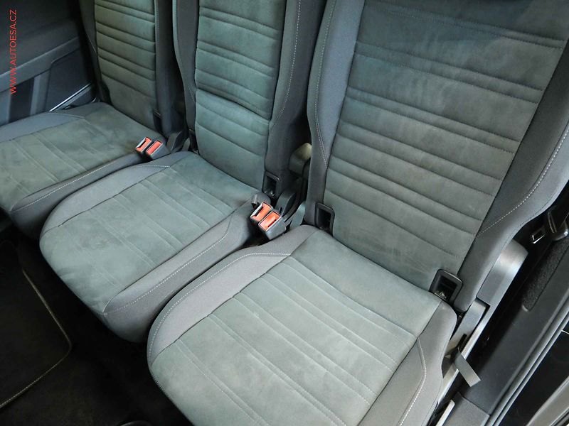 Volkswagen Touran (2022) 2.0TDi, LED, navi, kamera - fotka 10 z 22